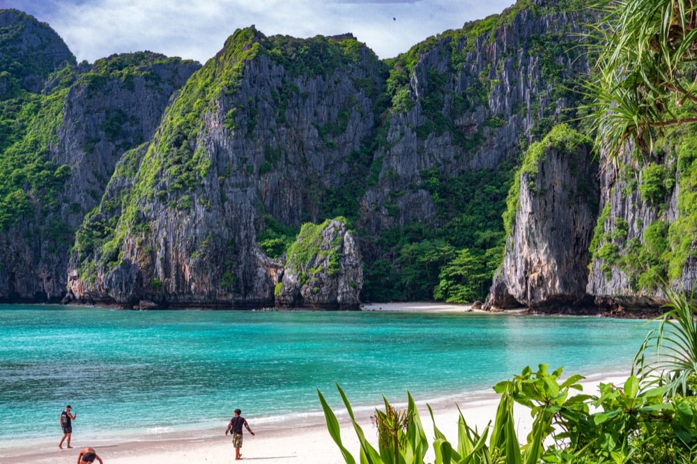 Private yacht charter to Maya Bay, Phuket Thailand