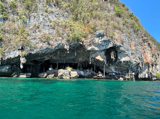 Private yacht charter to Viking Cave (Bird nests cave / Tham Phaya Nak), Phuket Thailand